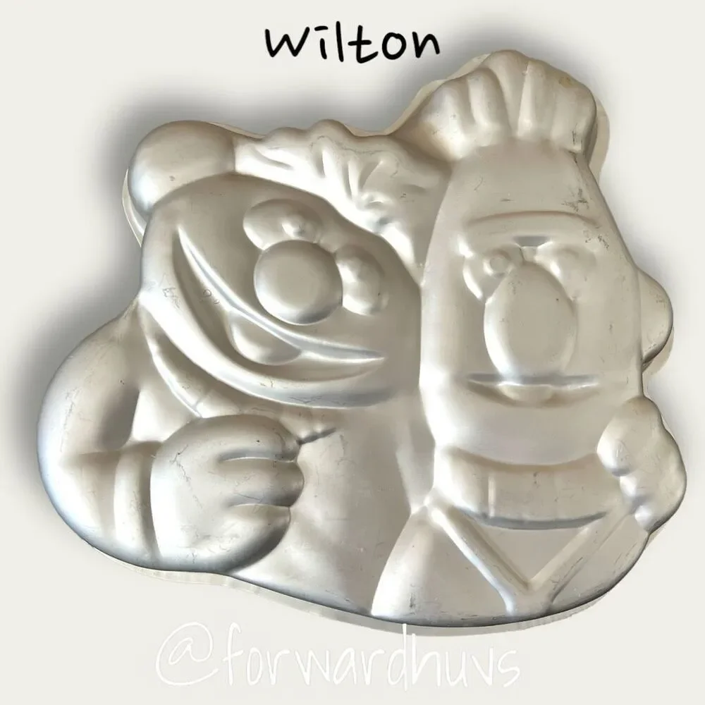Wilton Vintage 1977 Burt & Ernie Cake Pan